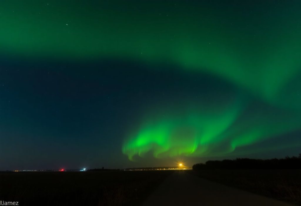 Intrigantes Études Météorologiques: Lumière Verte dans le Ciel de Biscarrosse