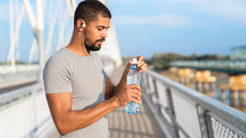 Après les bouchons attachés, voici la modification discrète des bouteilles en plastique que vous n'avez pas remarqué
